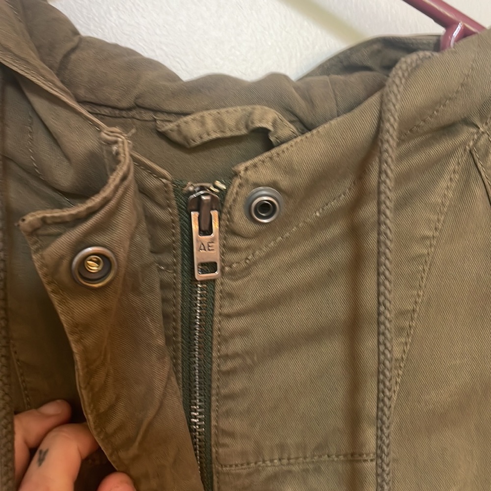 AMERICAN EAGLE OUTFITTERS WOMENS ARMY GREEN OUTDOOR JACKET HOOD - Picture 4 of 8